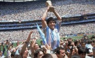Murió Roberto Cejas, el hincha que levantó a Diego Maradona en el festejo del Mundial 86