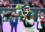 Deadspin | Jets' Aaron Glenn: Justin Fields 'took a step back'
