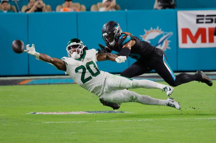 Chris Perkins: Dolphins' lightly regarded cornerbacks doing heavy lifting