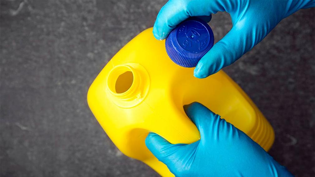 La ANMAT prohibió una lavandina, cosméticos y equipos estéticos sin autorización