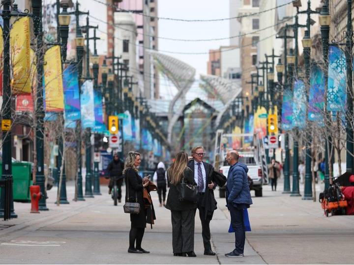 Varcoe: Alberta in 'a league of its own' with 42,000 new jobs in September, while oil dips below $59