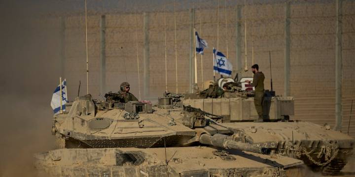 US envoys visit Israel to bolster truce, and Gaza militants hand over a hostage’s remains