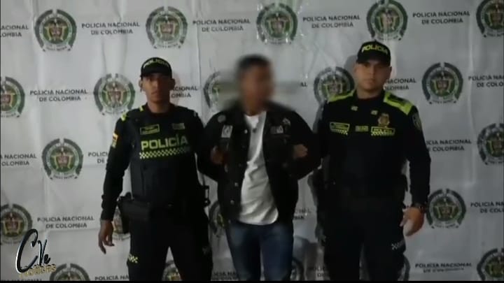Cayó falso Policía en el Portal Norte tras intentar hurtar a los usuarios