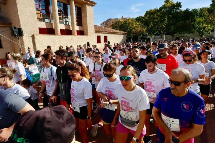 Cientos de personas se dan cita en la Carrera de AMAC