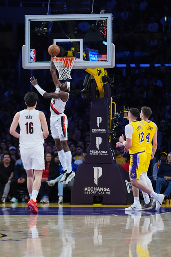 Trail Blazers vencen a Lakers 122-108 a pesar de los 41 puntos de Reaves