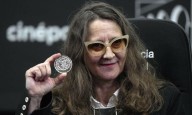 Lucrecia Martel recibe medalla en México y dedica función a “pueblos indígenas”