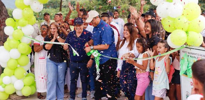 Gobernación y Alcaldía de Distracción entregan obras a la comunidad