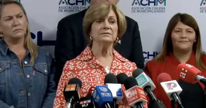 Evelyn Matthei a Diego Paco: "Cada uno puede hacer lo que quiera"