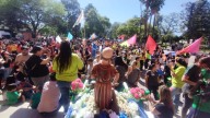 Colorida y alegre procesión-murga en honor de San Francisco de Asís