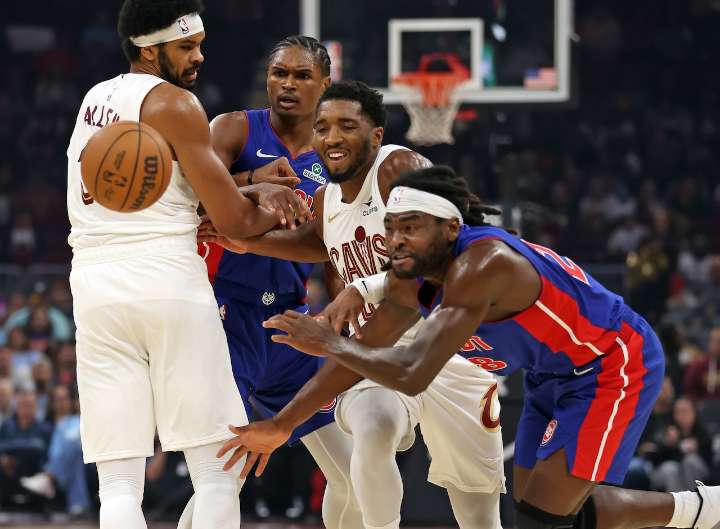 Veteran, two-way guard can’t push Pistons past Cavaliers in preseason loss