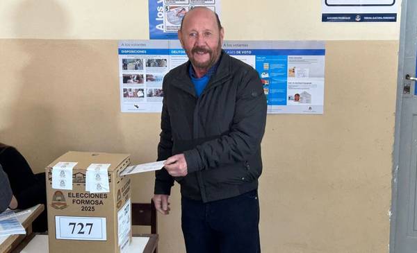 Elecciones 2025: votó Insfrán y convocó al pueblo formoseño a participar de los comicios