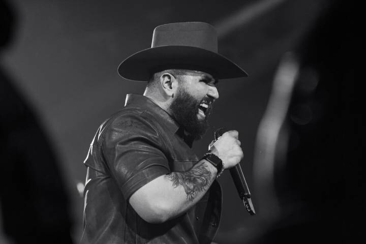 Carín León anuncia álbum de música country tras éxito en Estados Unidos
