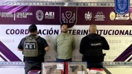 Arrestan AEI y DSPM a individuo en posesión de narcóticos y dos armas de fuego en colonia Saucito