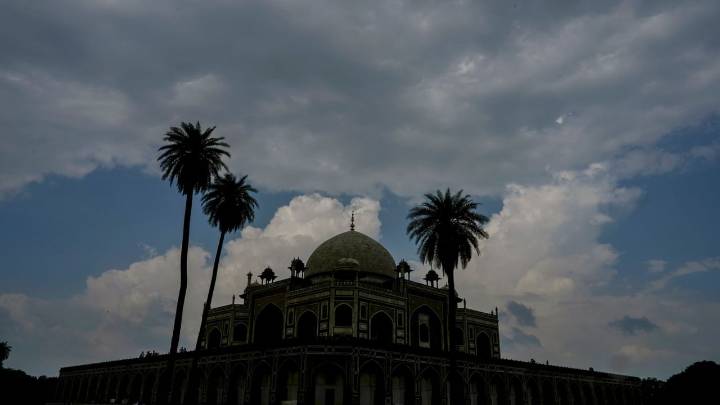 Cooler days ahead! Delhi NCR wakes up to nip in the air, more wet spells likely