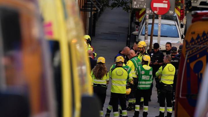 Building collapse in central Madrid kills 2 workers, 2 more missing in the debris