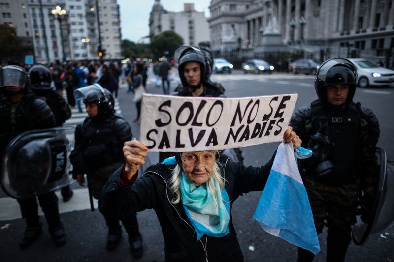 Retirees on the edge: Argentina's protesting pensioners