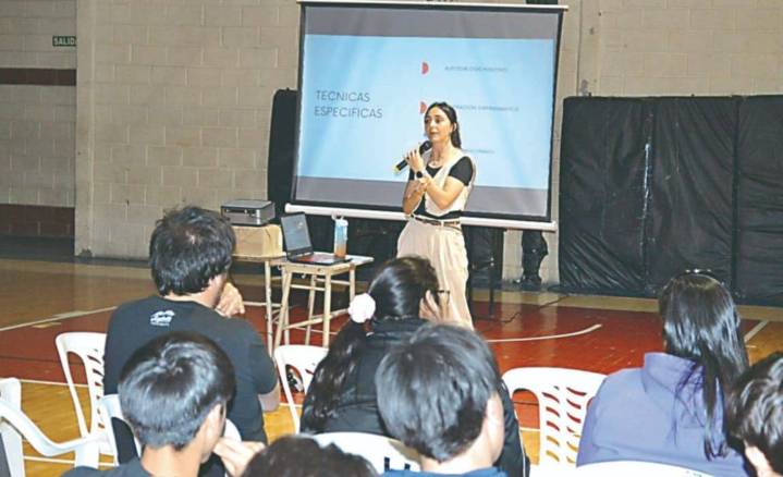 Sportivo Trelew vivió una importante charla sobre Nutrición y Psicología del Deporte