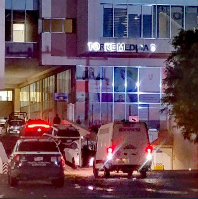 Mujer pierde la vida tras arrojarse de quinto piso de hospital en Querétaro