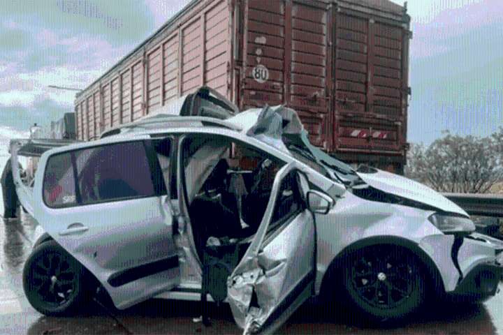 Accidente entre auto y camión dejó un muerto y dos heridos