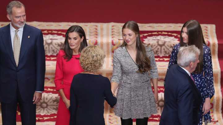 Los reyes, la princesa Leonor y la infanta Sofía reciben en audiencia a los galardonados