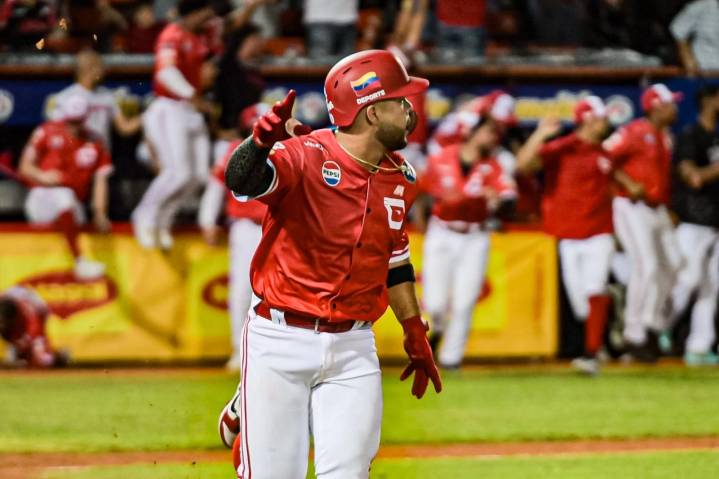 Cardenales dejó en el terreno a Magallanes con HR