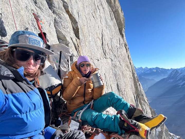 Fay Manners y Michelle Dvorak, la historia de una situación límite en el Himalaya: “Si no escapamos, no soportaré otra noche”