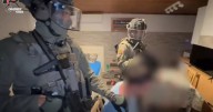 Moment armed cops arrest mafia boss in charge of one of Italy's bloodiest clans