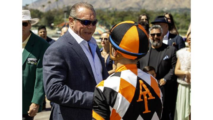 Horse racing column: Trainer Jeff Mullins’ upturn can continue with Intrepido