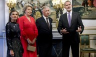 Felipe VI y la reina Letizia son recibidos por los reyes belgas antes de inaugurar el festival Europalia