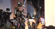 Manifestantes se trasladaron a los exteriores de la embajada de Ecuador respaldando la vacancia