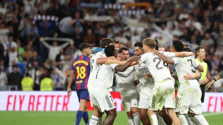 Polémica y un expulsado sellaron la victoria del Real Madrid en el clásico español ante Barcelona: así quedó La Liga