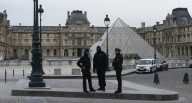 Robo millonario en el Louvre de París: Se llevan joyas de “valor inestimable”