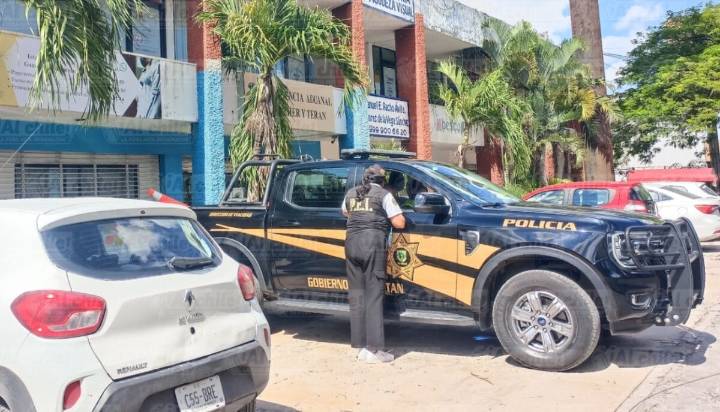 Hombre quiso tirarse de un edificio en Mérida tras enterarse que lo habían corrido