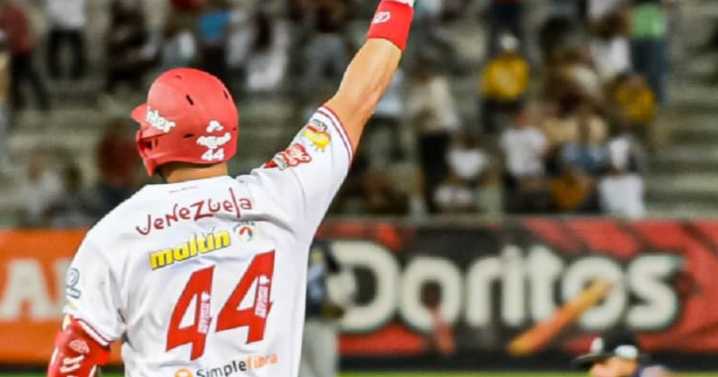 Rangel Ravelo dejó en el terreno a Magallanes con su hit 300