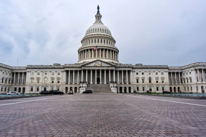 U.S. government shuts down as lawmakers deadlock on funding deal