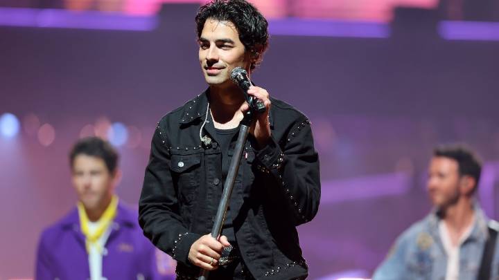 Joe Jonas addresses speculation he snorted cocaine onstage