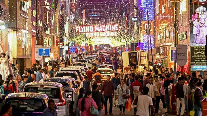 Bengaluru Deepavali spirit rekindles charm of B'luru’s old markets