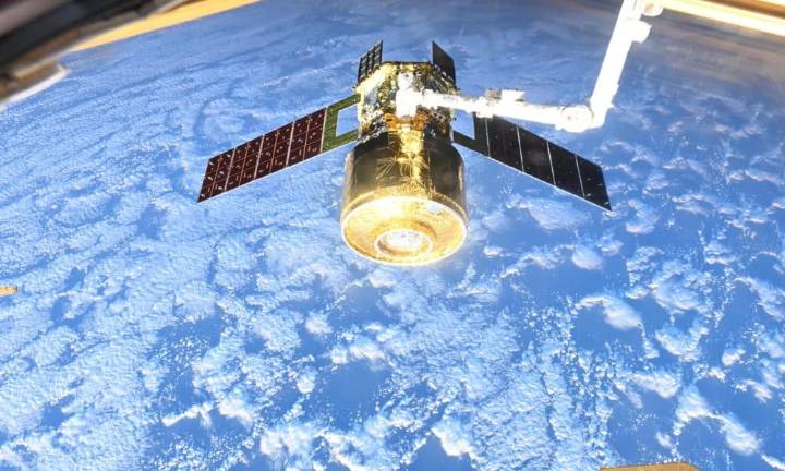 Nave no tripulada japonesa entrega con éxito suministros a Estación Espacial Internacional