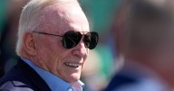 Jerry Jones apologizes for obscene gesture toward fans he says was inadvertent