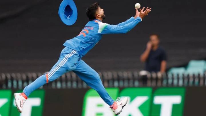 Agency News Shreyas Iyer Hospitalised Following Injury During IND vs AUS 3rd ODI 2025 Match, BCCI Medical Team Monitoring His Condition: Sources