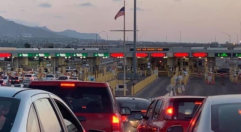 Kilométricas filas para ir a El Paso en inicio de semana