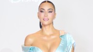 Kim Kardashian recrea el vestido de Cenicienta en el estreno de su próxima serie