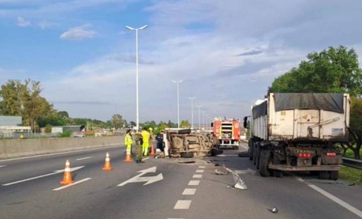 Dos personas murieron en un trágico choque en el Acceso Oeste