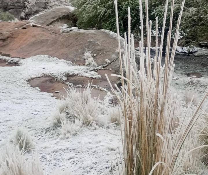 El frío se instaló en Córdoba y tras las bajas temperaturas se reportaron lloviznas y agua nieven en la provincia