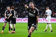 Un 9 "encendido". Del gol de Panichelli al penal por VAR de Valentín Barco en el triunfo del Lyon de Tagliafico