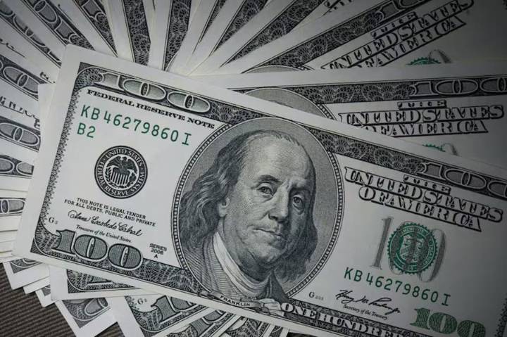 El dólar se desploma 95 pesos tras el resultado electoral de ayer