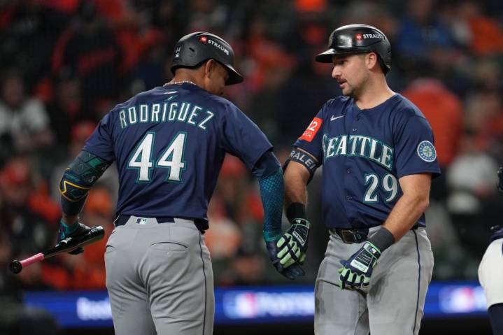 Mariners hit 3 homers to beat Tigers for 2