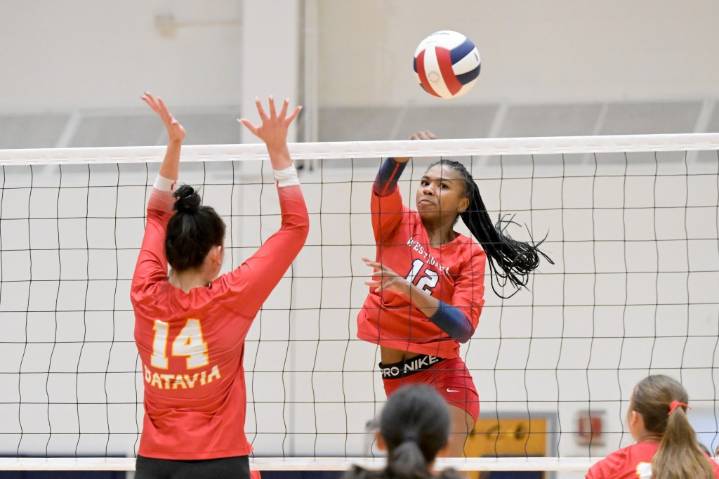 Volleyball: Janiyah Ricks helps West Aurora get past Batavia