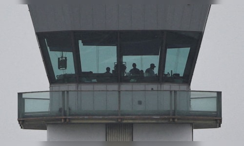More than 8,000 US flights delayed as air traffic control absences persist