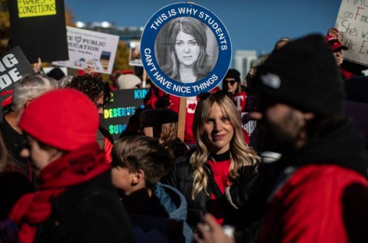 Alberta Premier Smith urges talks as Alberta teachers launch provincewide strike